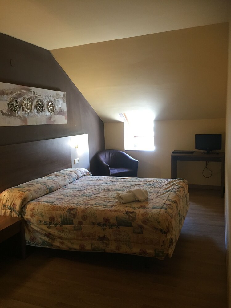 Hostal Hotel Montsant
