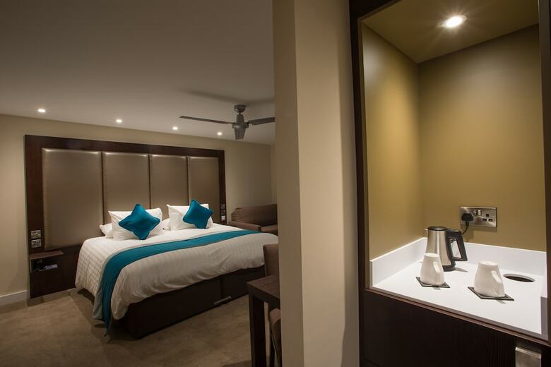 The Burton Hotel And Cloud Nine