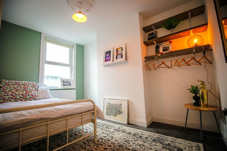 Artists Residence 4 Bed House