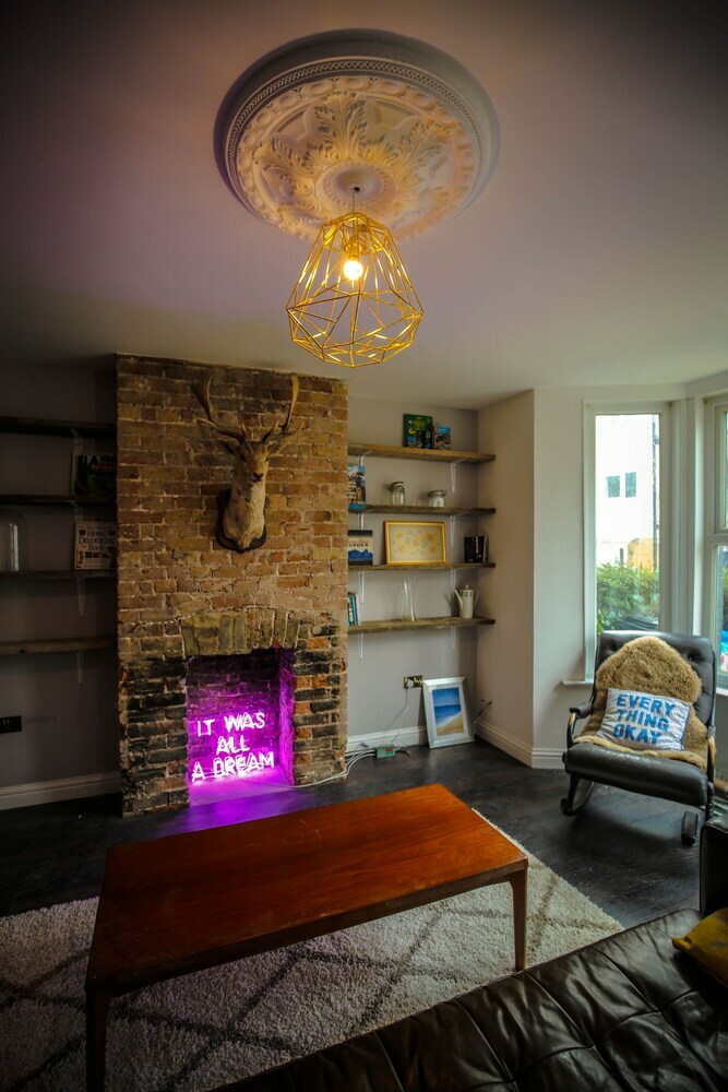 Artists Residence 4 Bed House