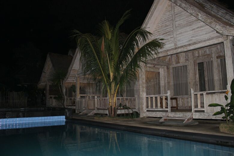 Youpy Bungalows
