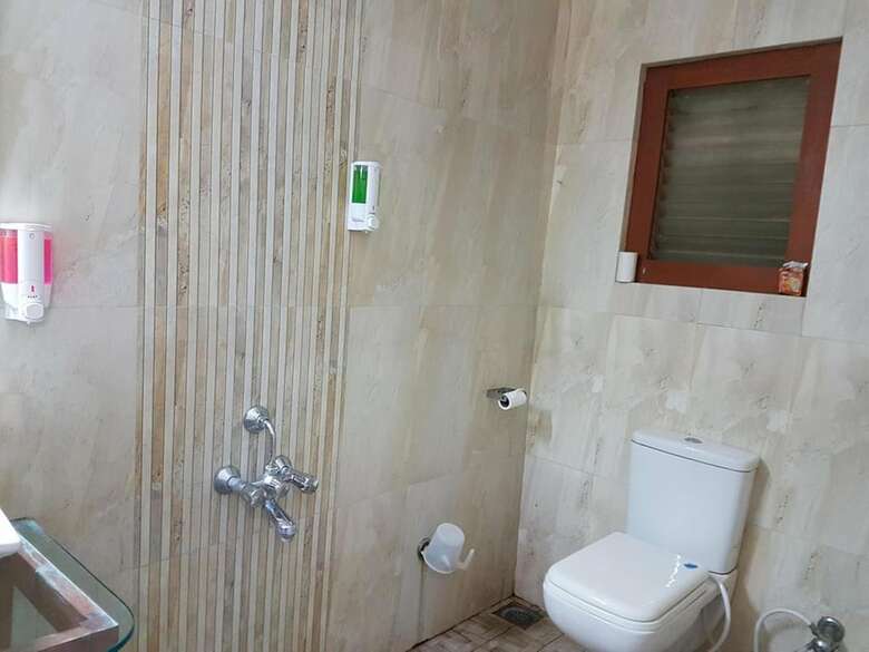 Hotel Kingfisher Aravali Resort