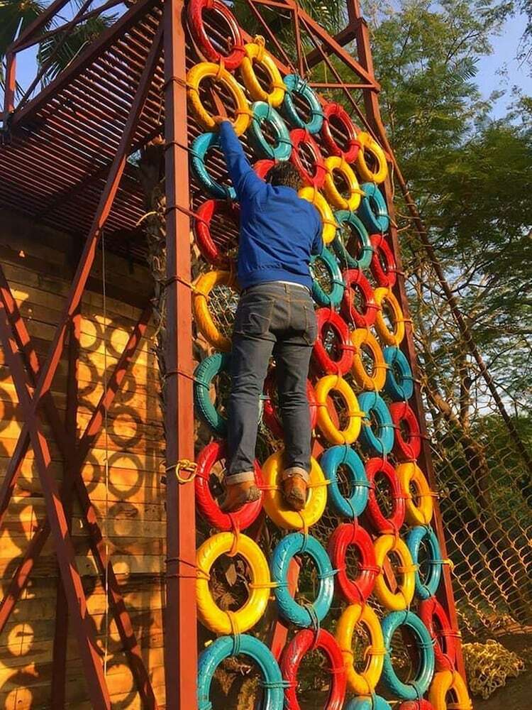 Hotel Kingfisher Aravali Resort