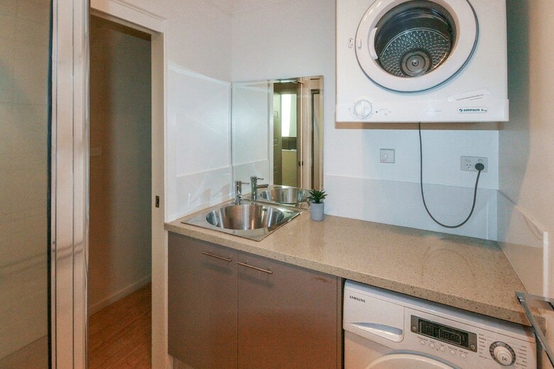 Khione 6 - Modern 2 Bedroom Townhouse