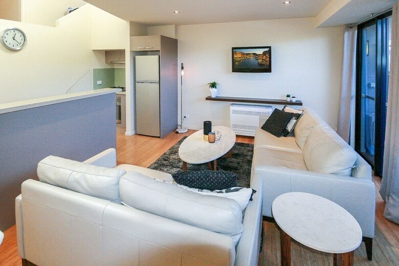 Khione 6 - Modern 2 Bedroom Townhouse