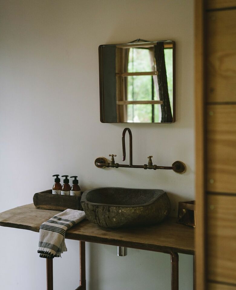 Cabana Coco Barn Wood Lodge