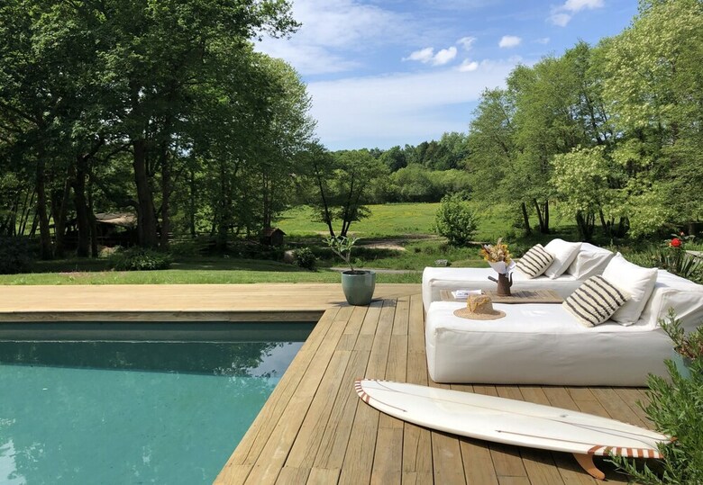 Cabana Coco Barn Wood Lodge