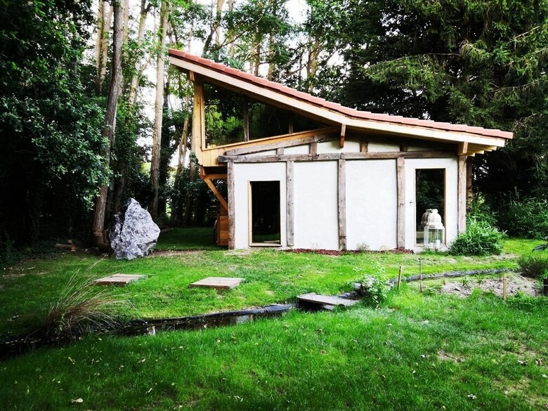 Cabana Coco Barn Wood Lodge