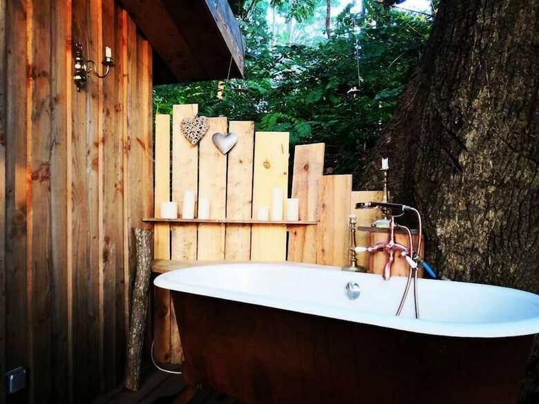 Cabana Coco Barn Wood Lodge