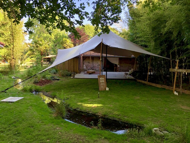 Cabana Coco Barn Wood Lodge