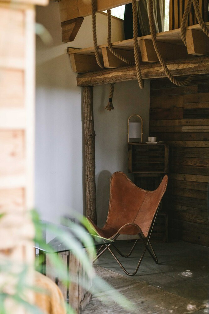 Cabana Coco Barn Wood Lodge