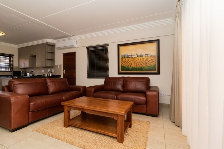 Camelot Guest House & Apartments