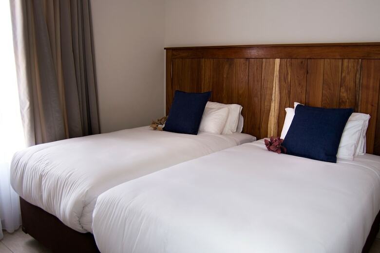 Camelot Guest House & Apartments