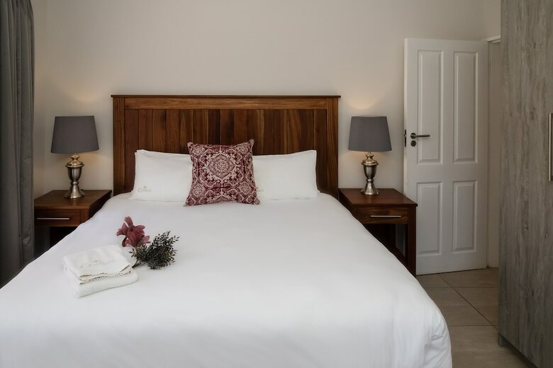Camelot Guest House & Apartments