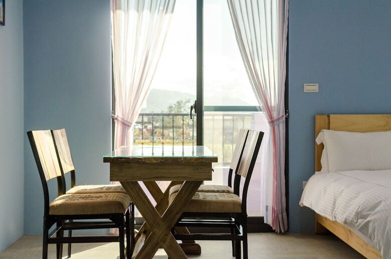 Hotel Sea Breeze B&B