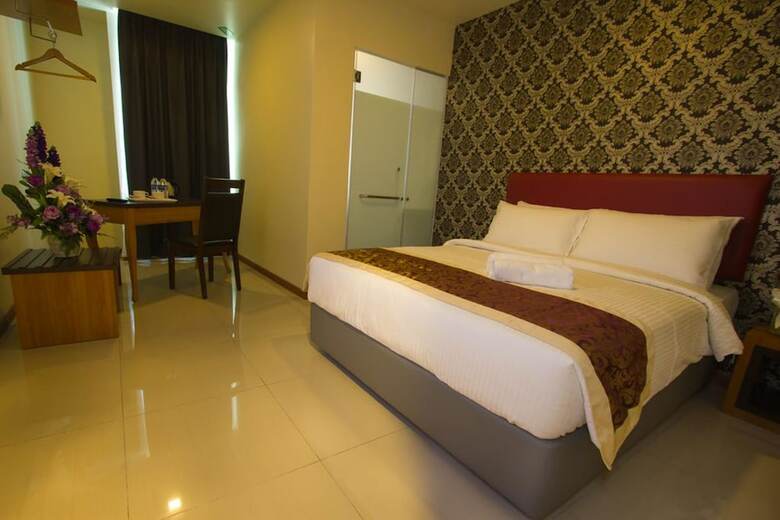 Prince 33 Hotel