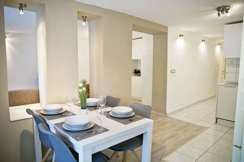 Aparthotel Apartments Hi?a Pod Gradom