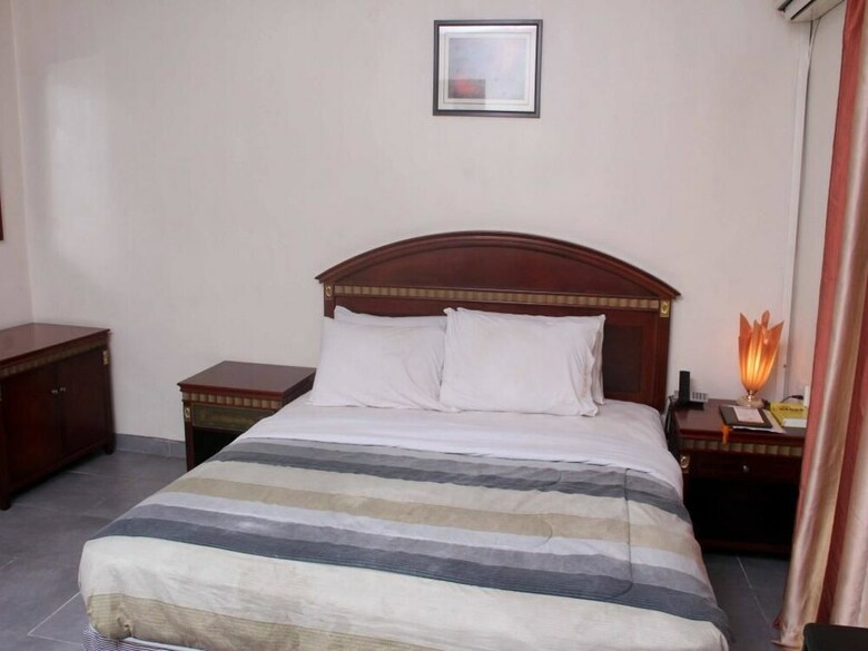 Hotel Ed Scob Suites Limited