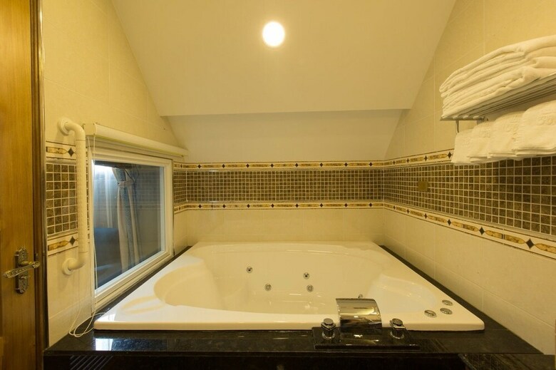 Bed & Breakfast Puli Story House
