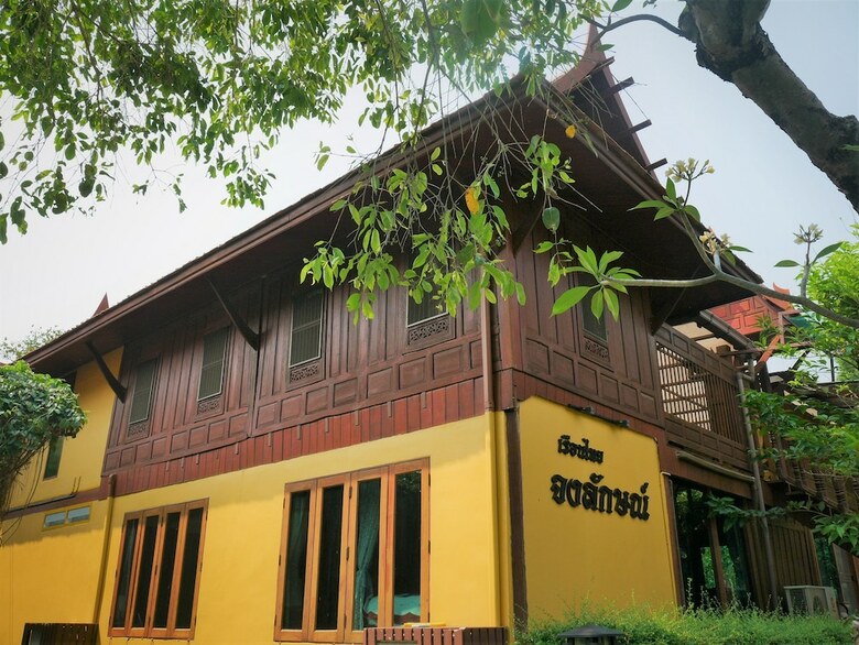 Hotel Ruenthai Jong Lux