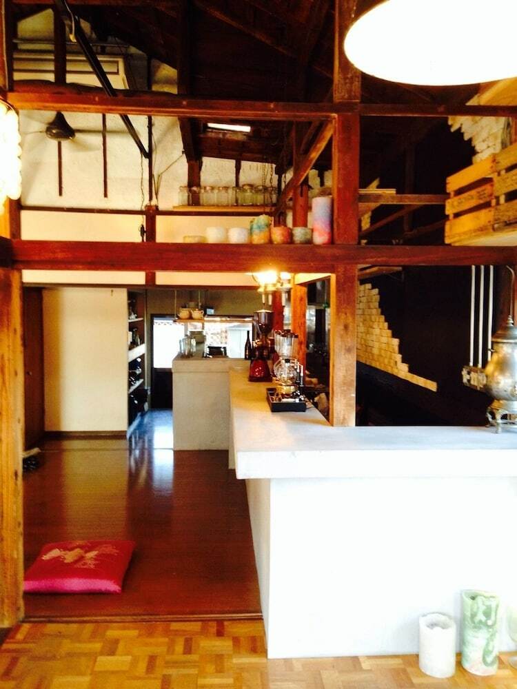 Hostal Cafe & Guest House Slams Dunkburger - Hostel
