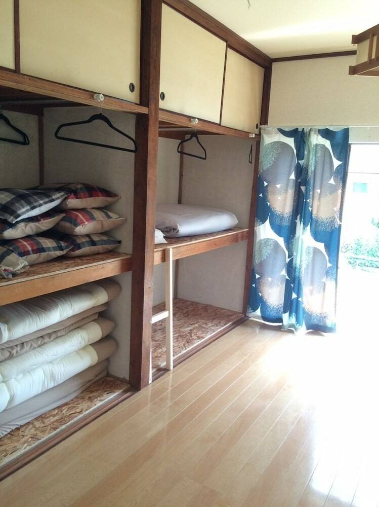 Hostal Cafe & Guest House Slams Dunkburger - Hostel