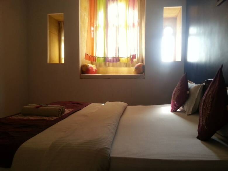 Gaji Hotel
