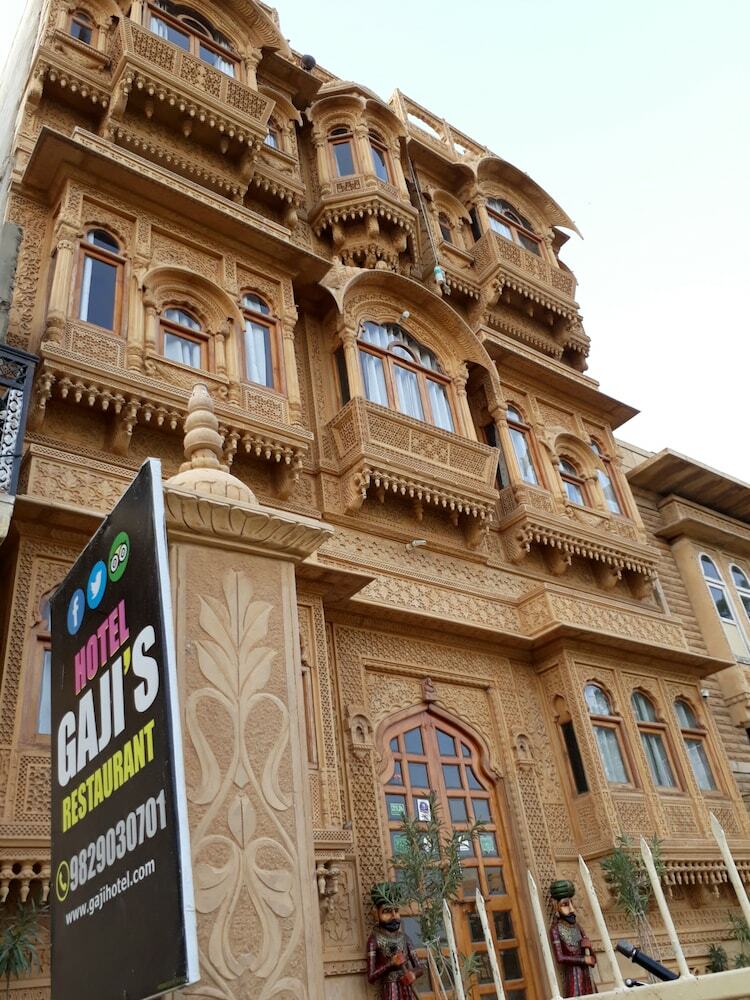 Gaji Hotel