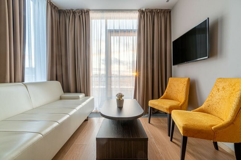 Harbor Club Hotel