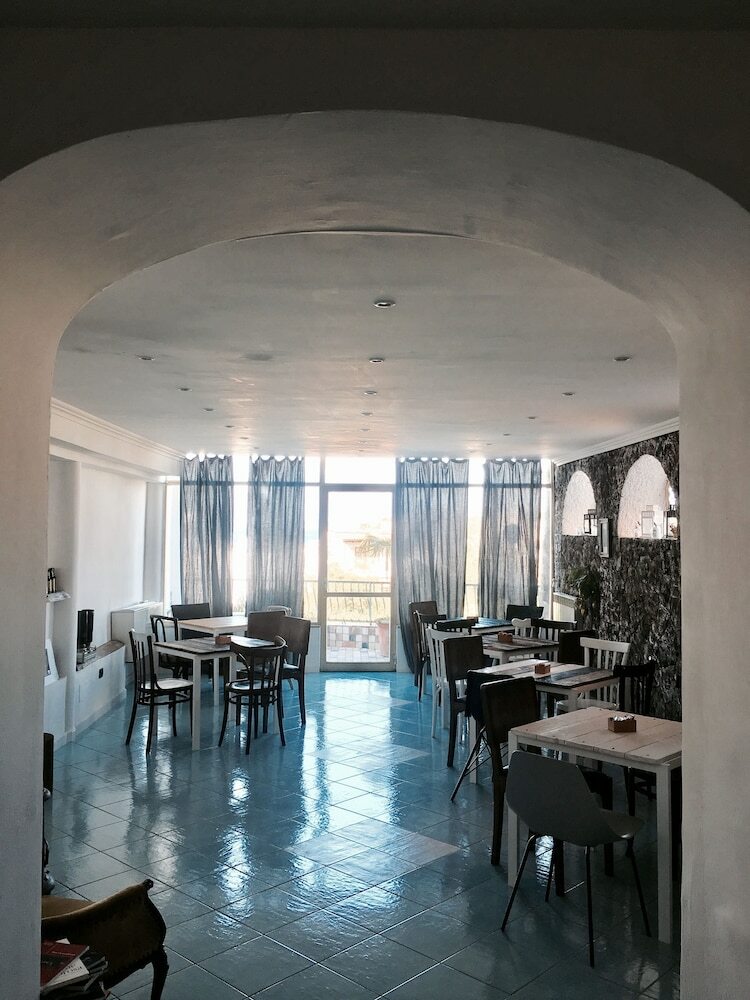 Posada Black Market Hotel