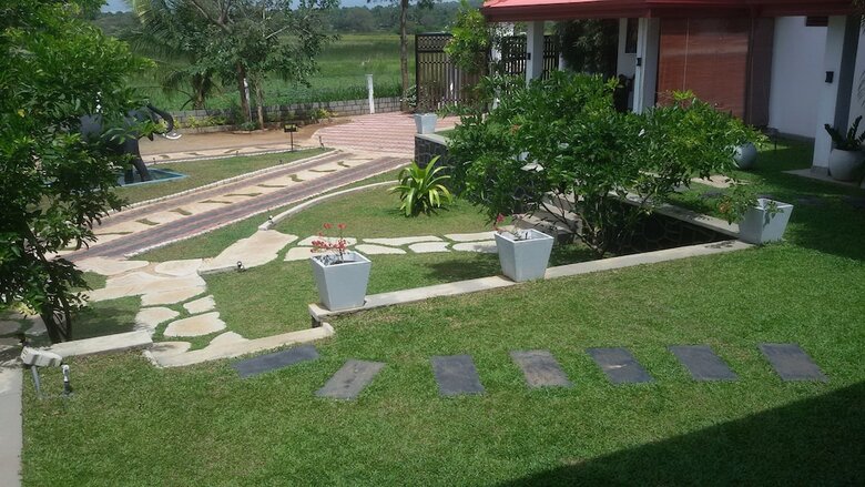 Hotel Nilambara Lake View