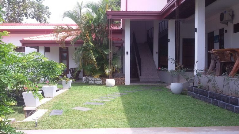 Hotel Nilambara Lake View