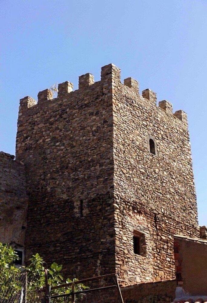 Castillo De A��n De Moncayo