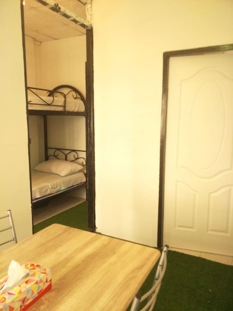Hostal Take Me Home