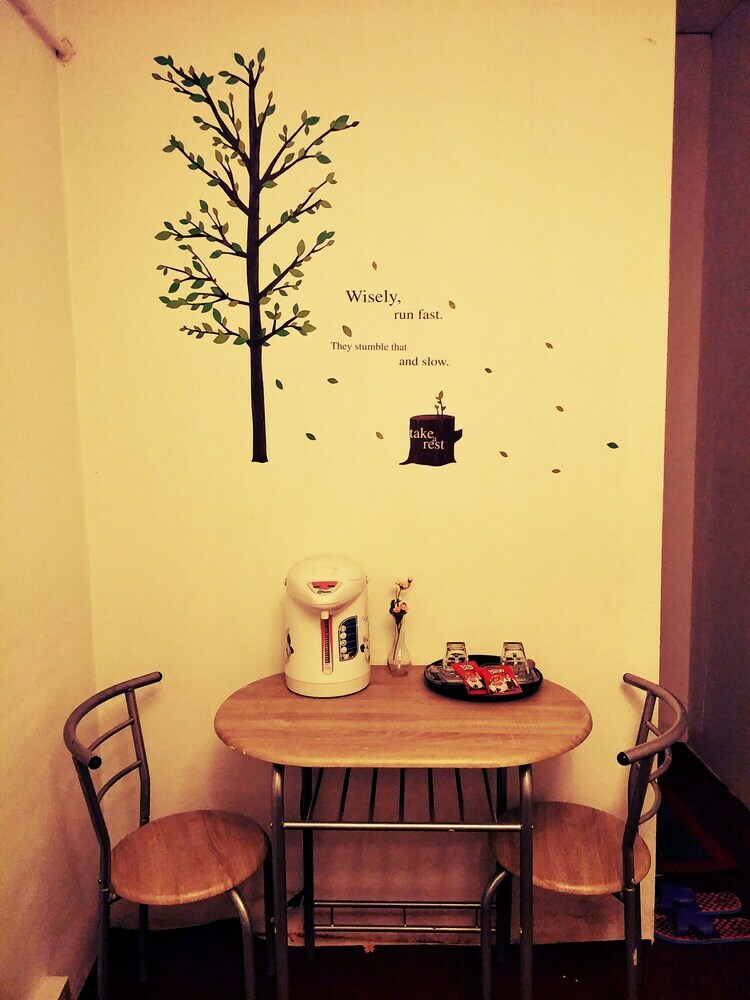 Hostal Take Me Home