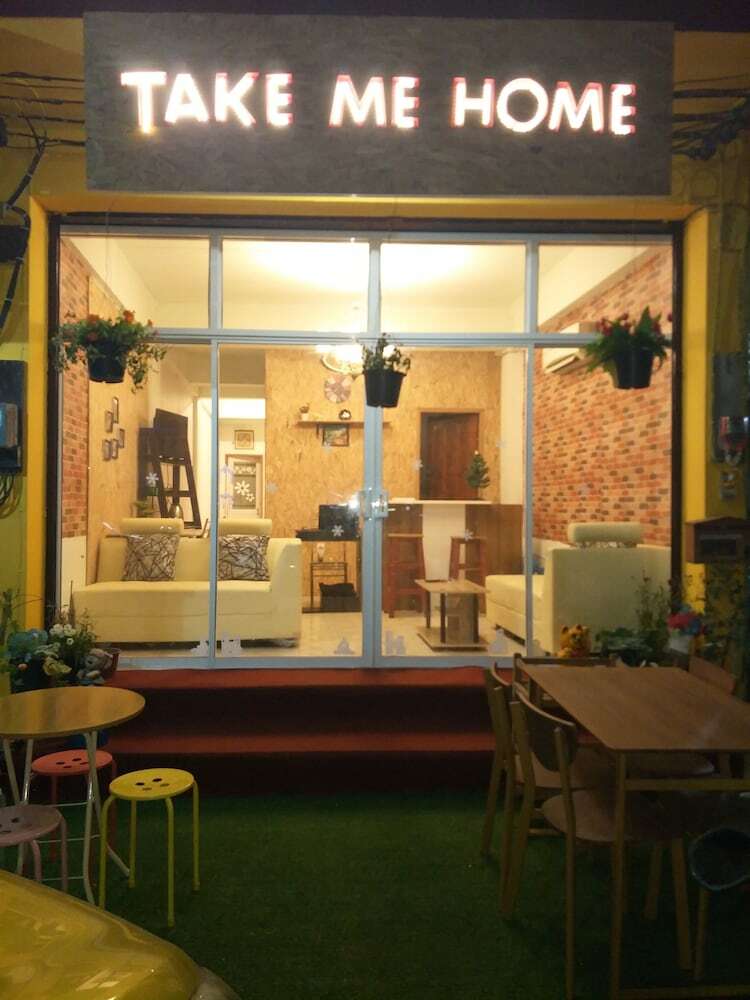 Hostal Take Me Home