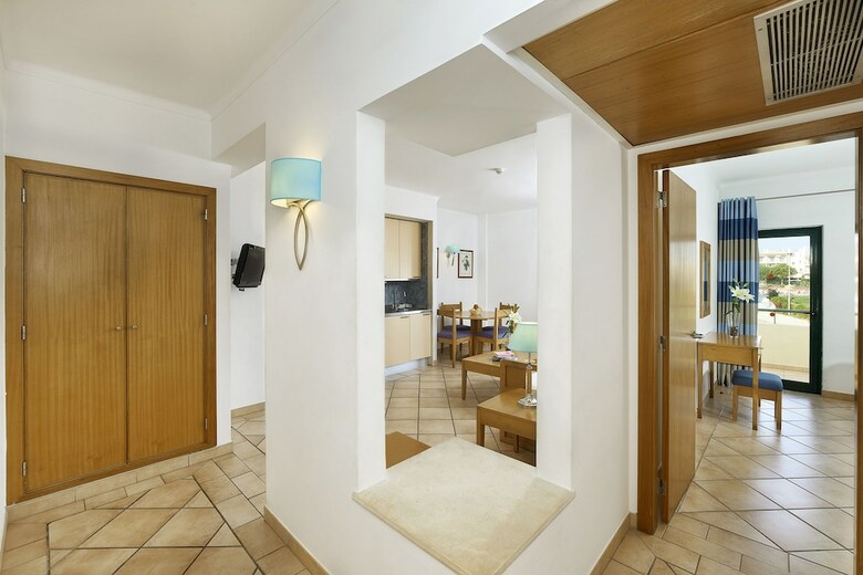 Oceanus Aparthotel