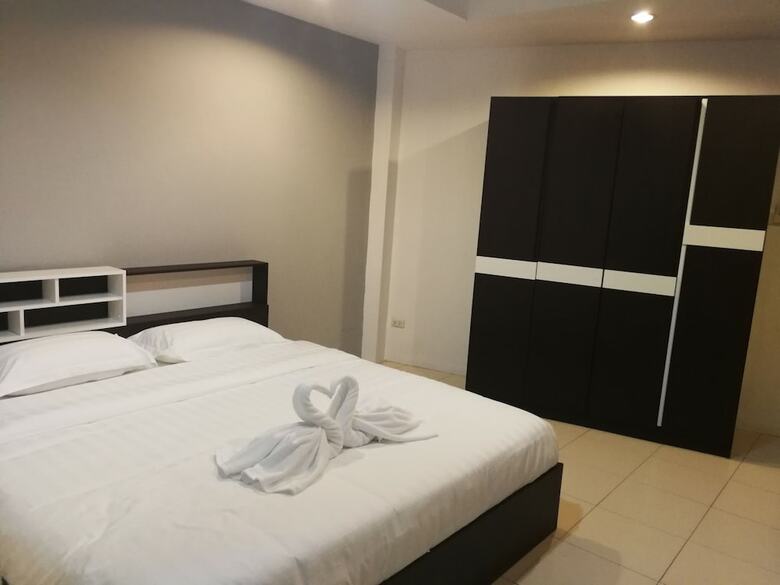 Hotel C&c Residence Bistro Restaurant