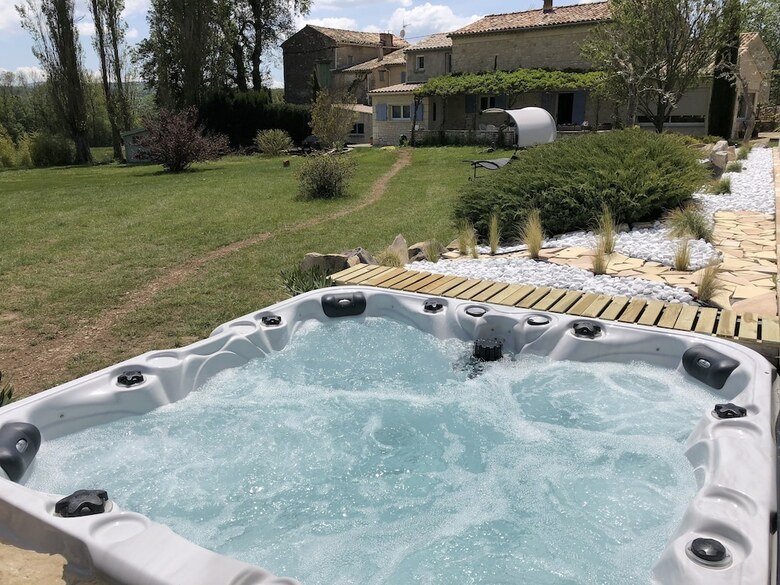 Hotel La Bastide Des Bourguets