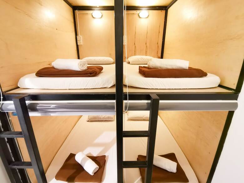 Hostal Dfs Capsule Hotel - Hostel