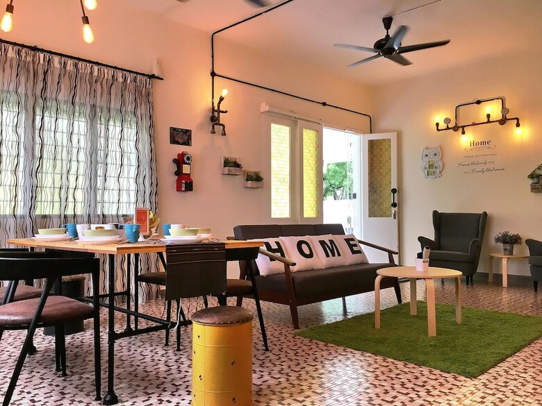 Ibook 3 - Beachside Bungalow