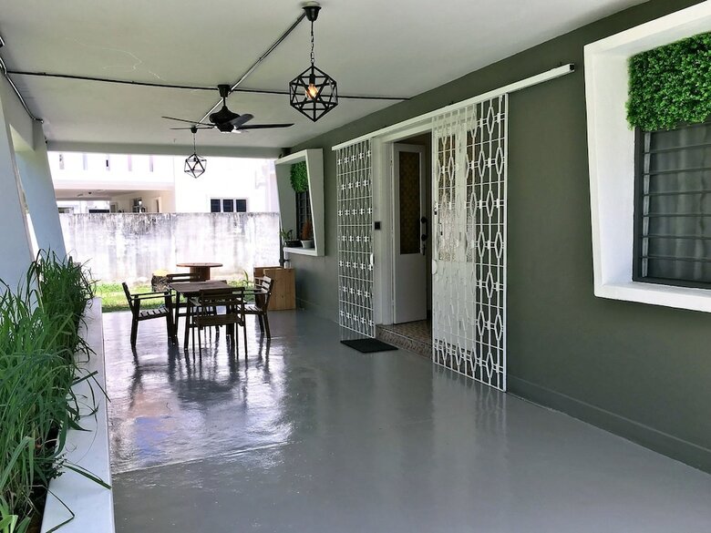 Ibook 3 - Beachside Bungalow