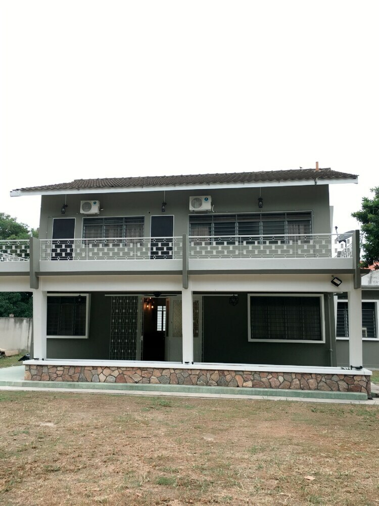 Ibook 3 - Beachside Bungalow