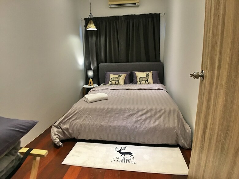 Ibook 7 - 2bedroom Gurney Studio Suites