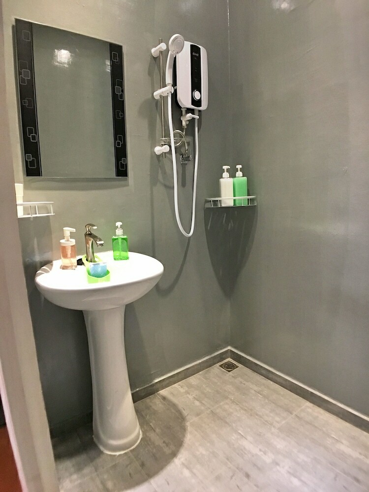 Ibook 7 - 2bedroom Gurney Studio Suites