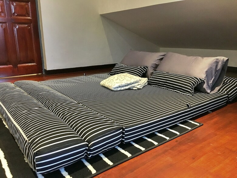 Ibook 10 - Deluxe Loft Suites Room