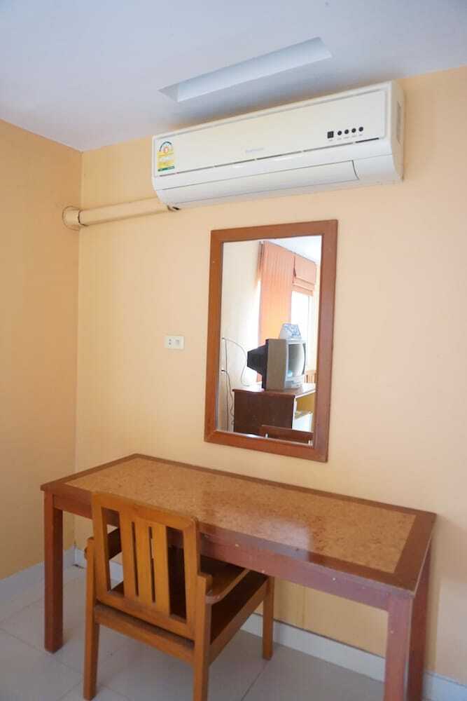 Sri Chumphon Hotel