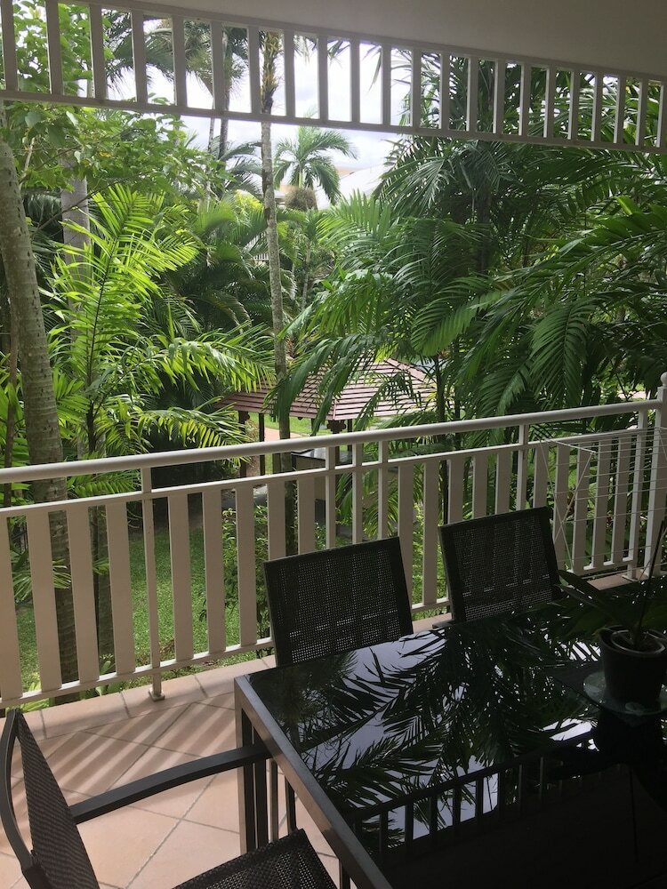 Cairns Golf Course Apartment