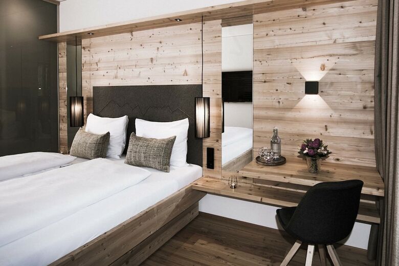 Hotel Tirol Lodge