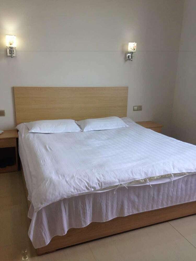 Posada Wuyuan Jiangling View Inn